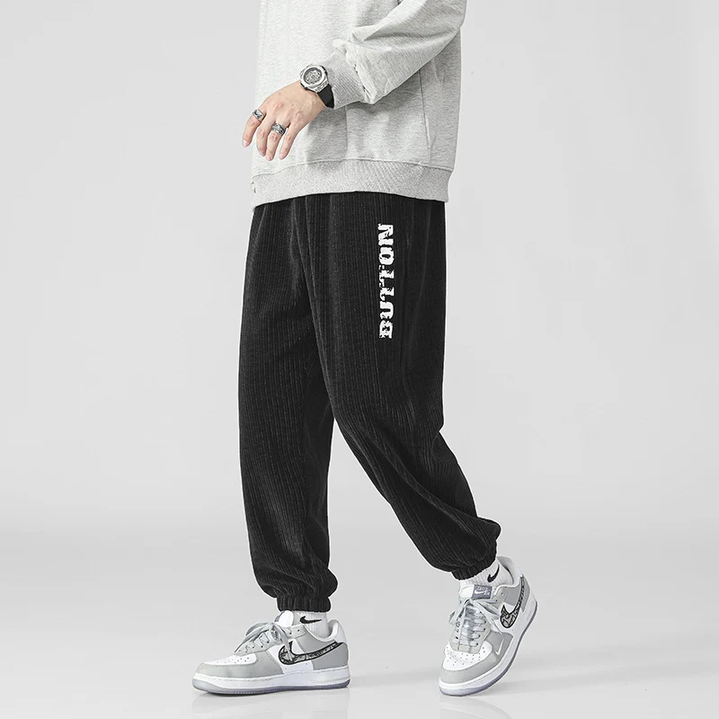 Herren Cord-Joggerhose mit breiter Rippenstruktur, elastischem Bund und Bündchen Nord Taschen