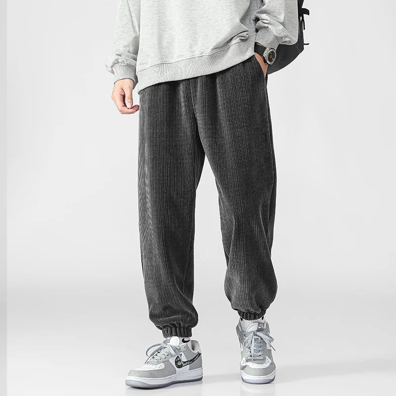 Herren Cord-Joggerhose mit breiter Rippenstruktur, elastischem Bund und Bündchen Nord Taschen