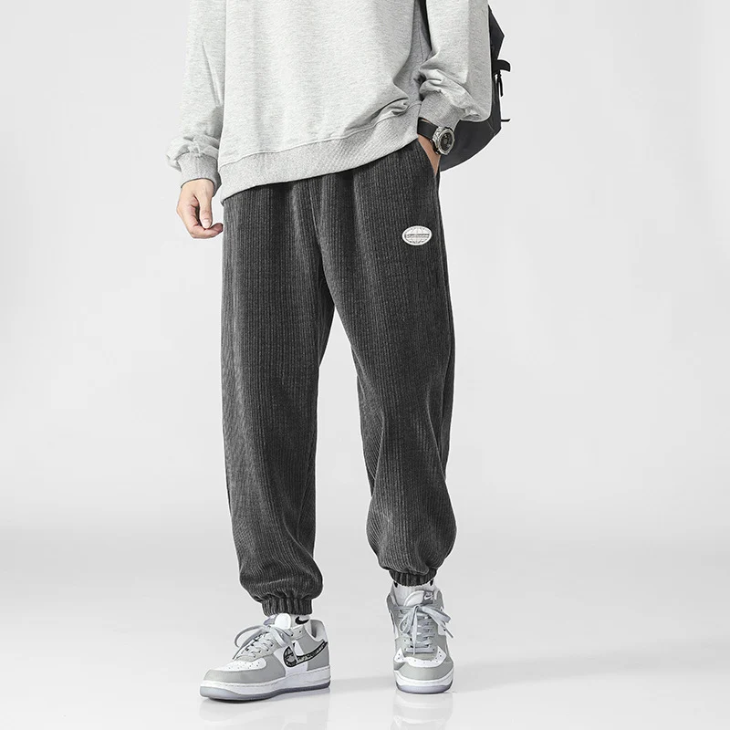 Herren Cord-Joggerhose mit breiter Rippenstruktur, elastischem Bund und Bündchen Nord Taschen