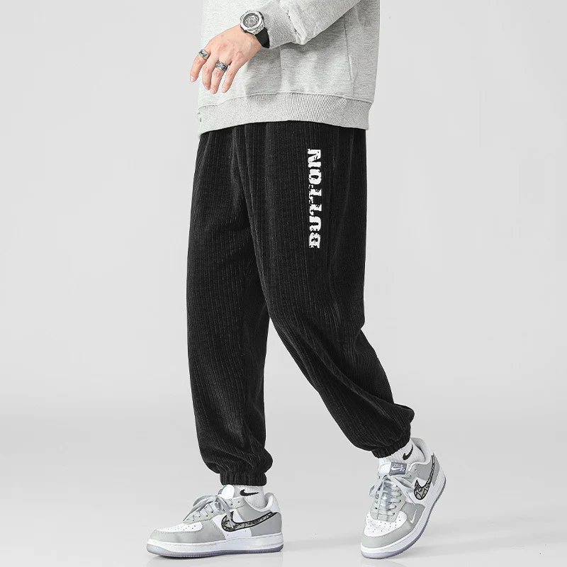 Herren Cord-Joggerhose mit breiter Rippenstruktur, elastischem Bund und Bündchen Nord Taschen