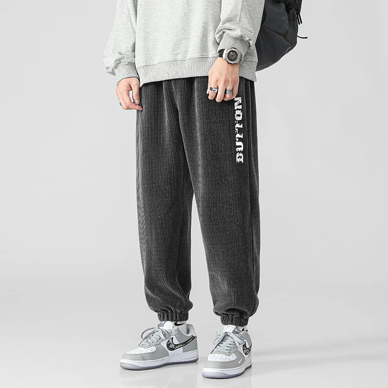 Herren Cord-Joggerhose mit breiter Rippenstruktur, elastischem Bund und Bündchen Nord Taschen