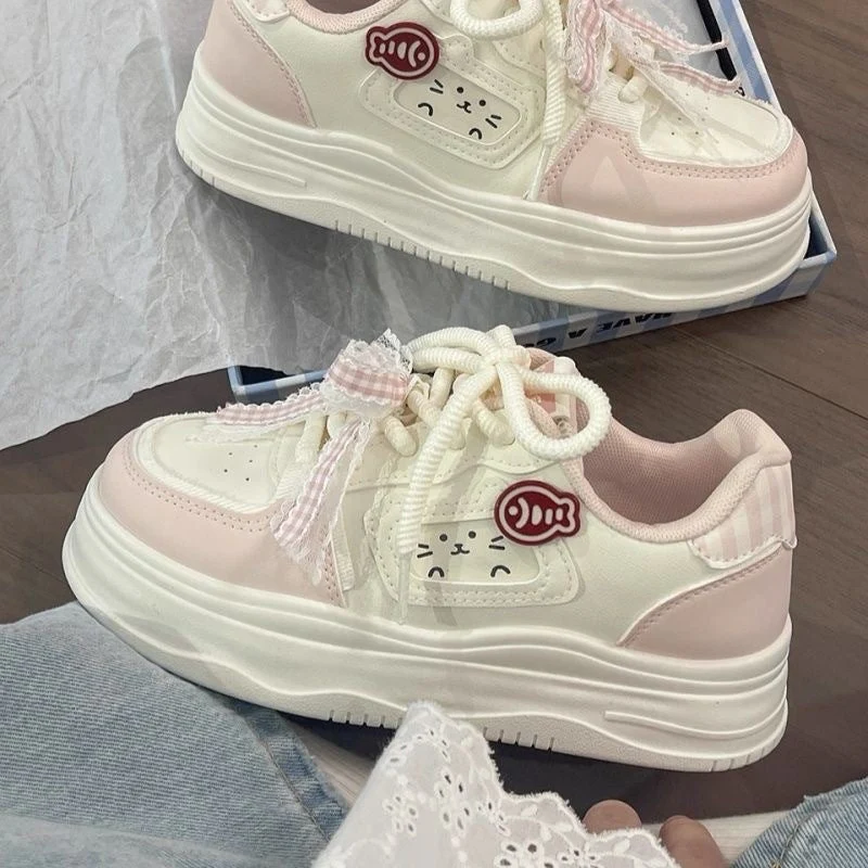 Damen Verspielte Sneakers mit einzigartiger Katzenapplikation