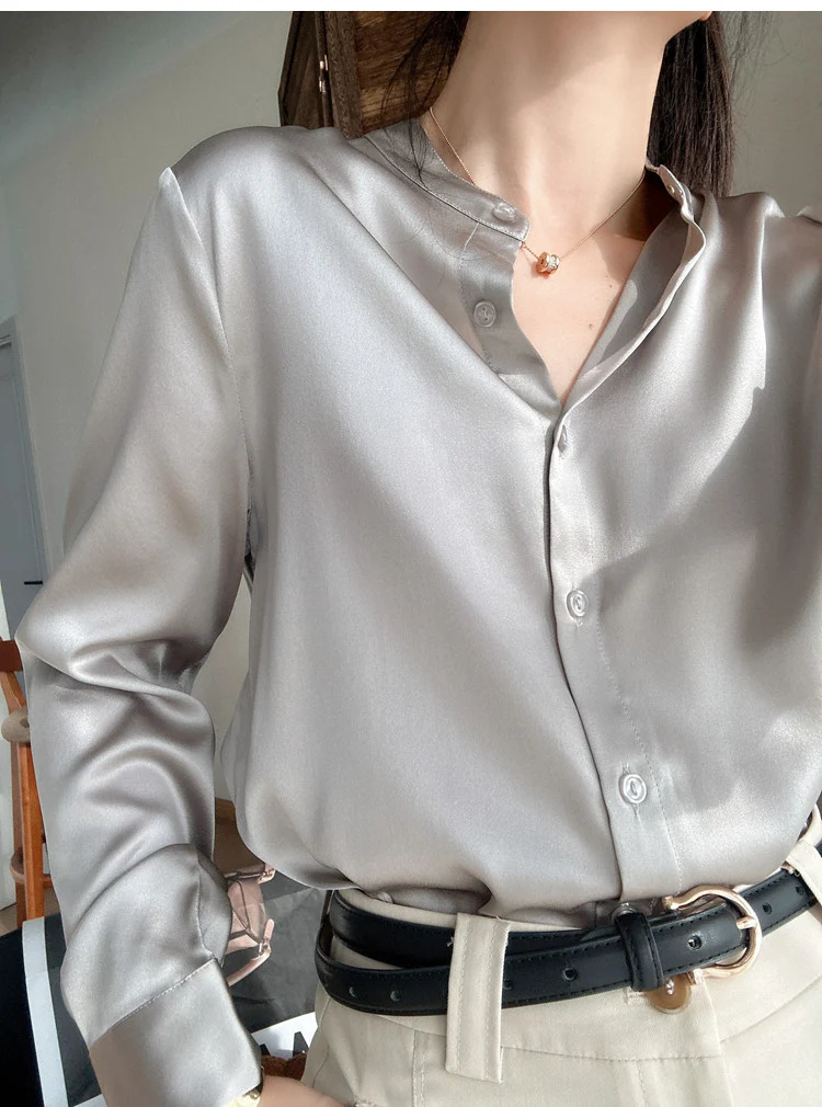 Damen Elegante satinierte Bluse mit knöpfbarem Ausschnitt Nord Taschen