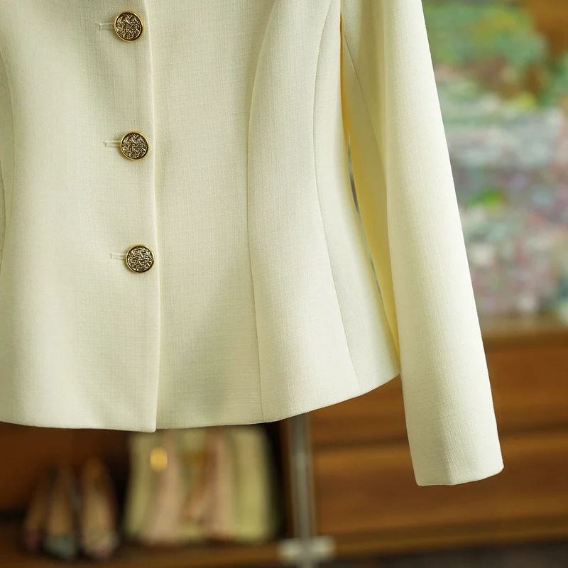 Damen Elegant geschnittener Blazer mit Schmuckknöpfen Nord Taschen