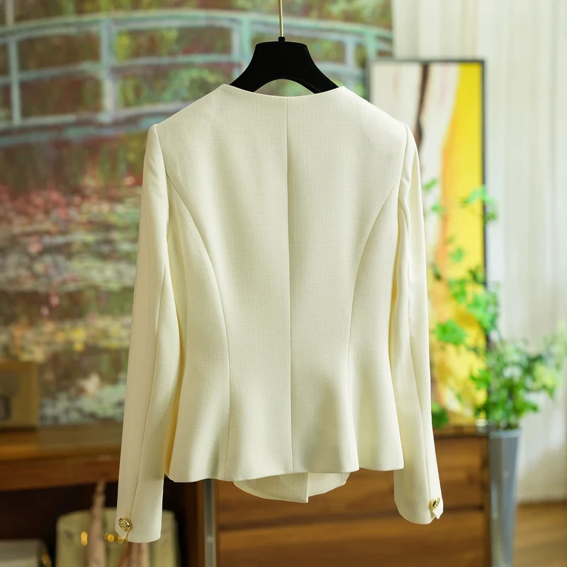 Damen Elegant geschnittener Blazer mit Schmuckknöpfen Nord Taschen
