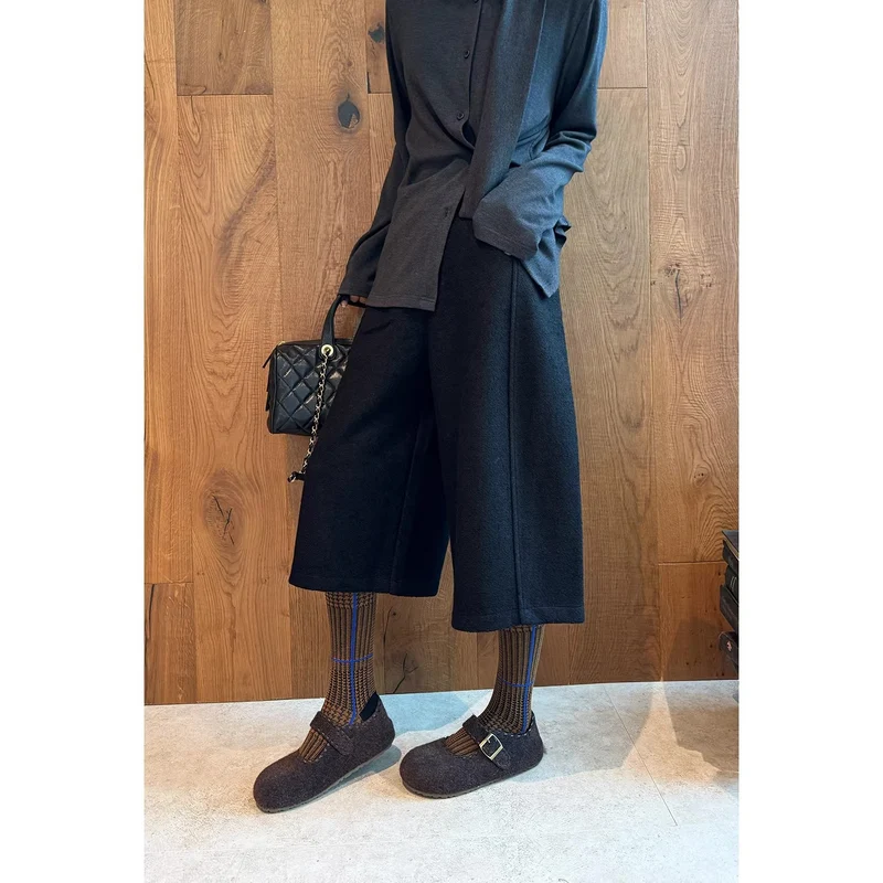 Damen Bequeme und stilvolle Wollschuhe Nord Taschen