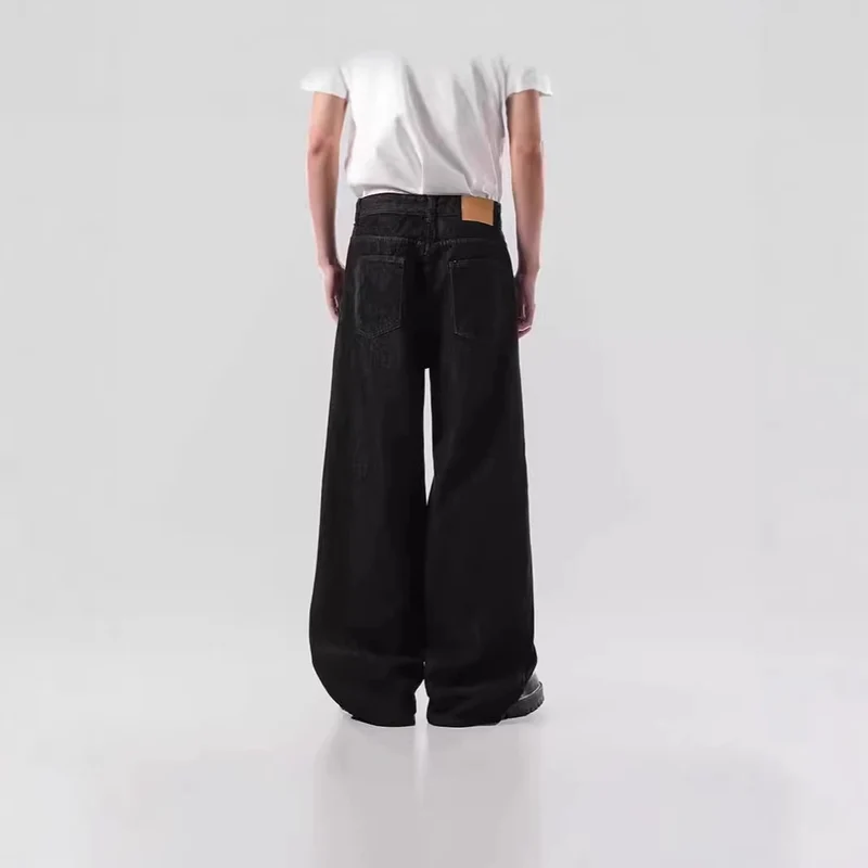 Herren Weitgeschnittene Denim-Jeans mit einzigartigem Grafikdesign Nord Taschen
