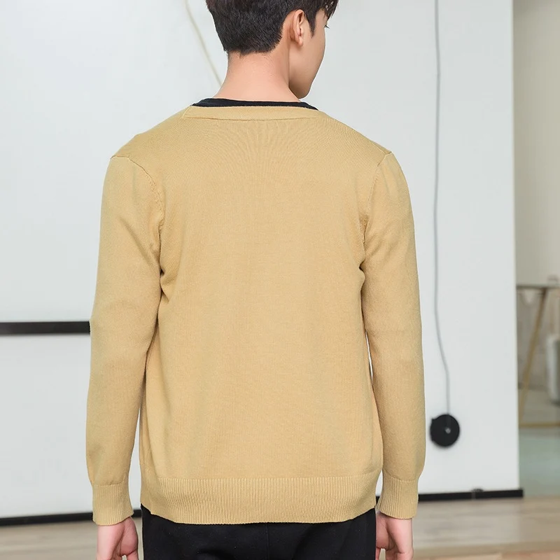 Herren Feiner V‑Ausschnitt-Cardigan aus leichtem Feinstrick mit geripptem Saum Nord Taschen
