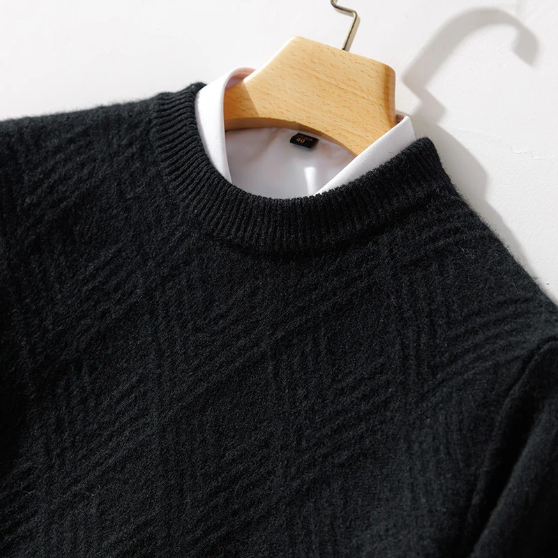 Herren Feiner Strukturstrickpullover mit kurzem Stehkragen und Diamant‑Relief Nord Taschen