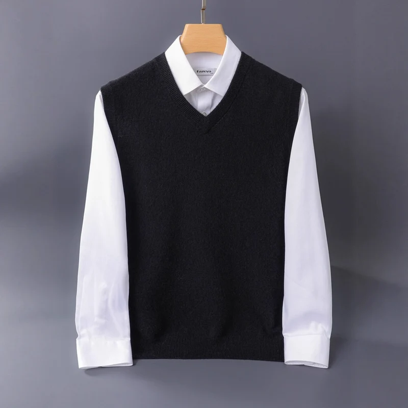 Herren Feine V‑Ausschnitt Strickweste aus Merino‑Blend mit geripptem Saum Nord Taschen