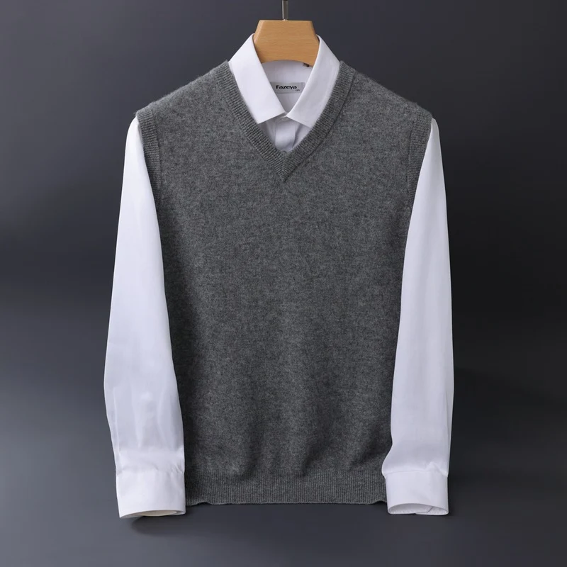 Herren Feine V‑Ausschnitt Strickweste aus Merino‑Blend mit geripptem Saum Nord Taschen