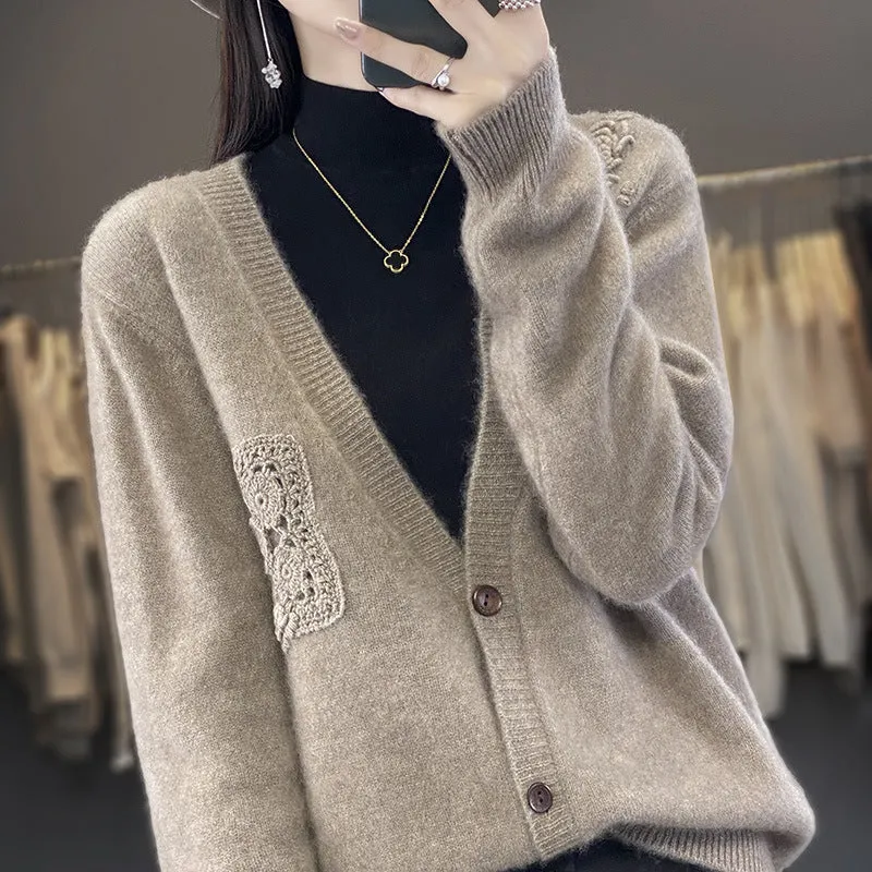 Damen Zweiteiliges Feinstrick‑Set mit Strickcardigan und Top sowie gehäkelten Blumenapplikationen Nord Taschen