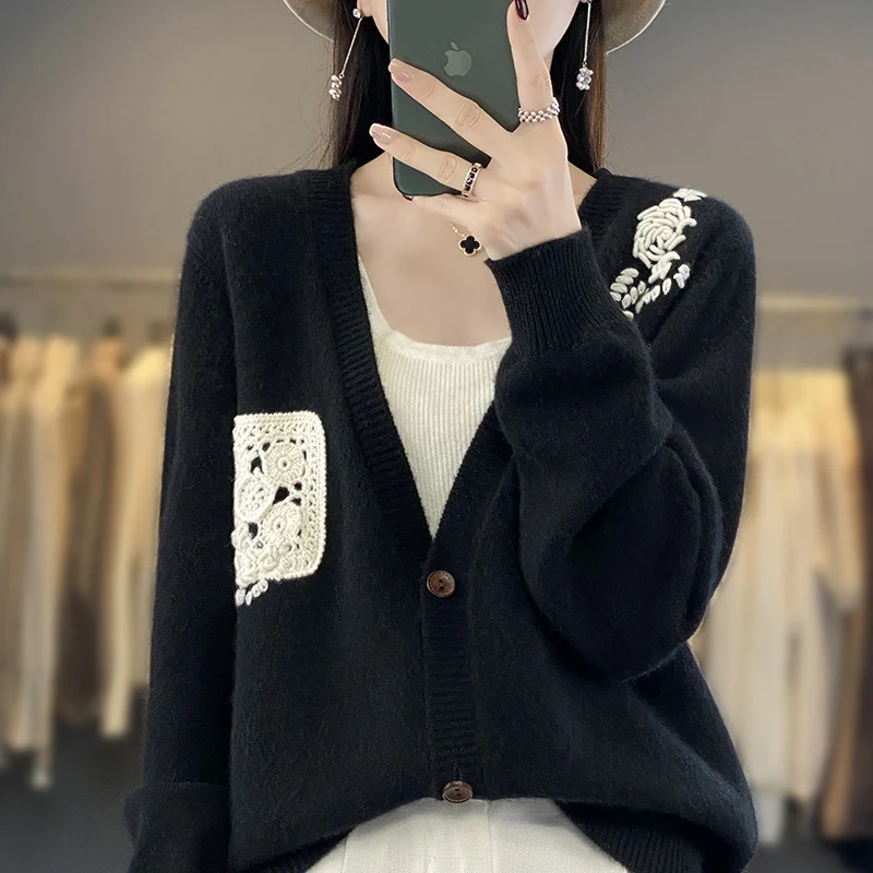 Damen Zweiteiliges Feinstrick‑Set mit Strickcardigan und Top sowie gehäkelten Blumenapplikationen Nord Taschen