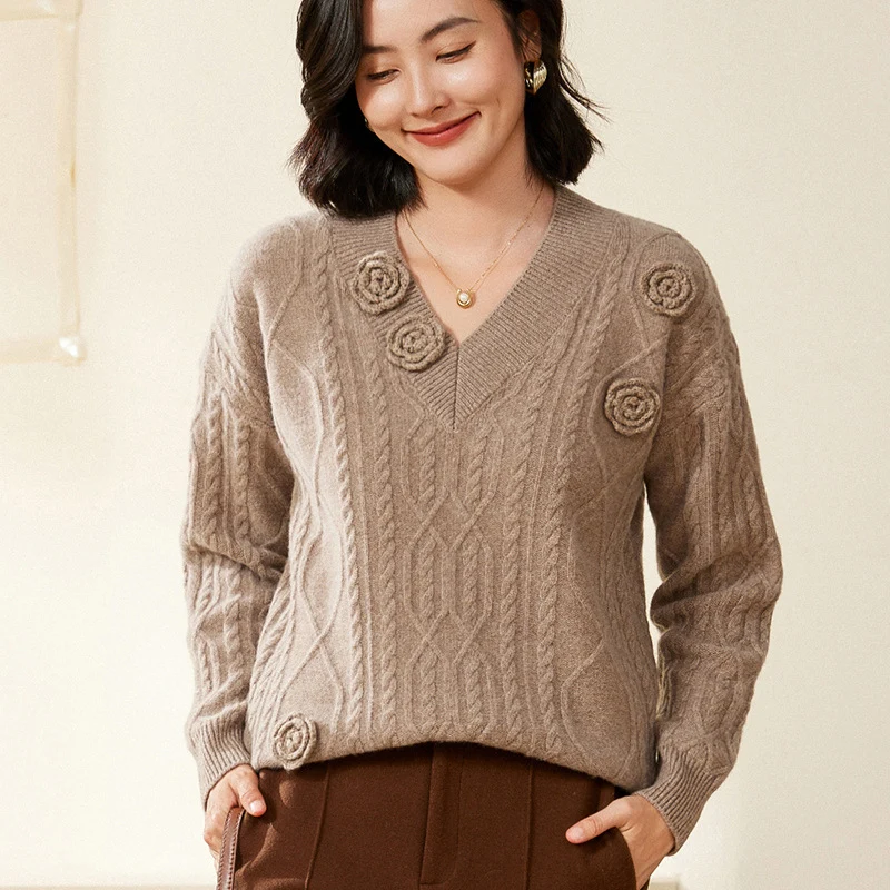 Damen Zopfmuster-V-Pullover mit dreidimensionalen Blumenapplikationen aus weichem Wollmix Nord Taschen