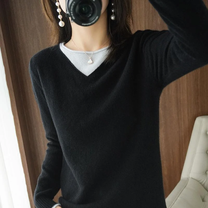 Damen Weicher V‑Ausschnitt-Pullover aus Kaschmir‑Look mit kontrastierter Kantenverzierung Nord Taschen