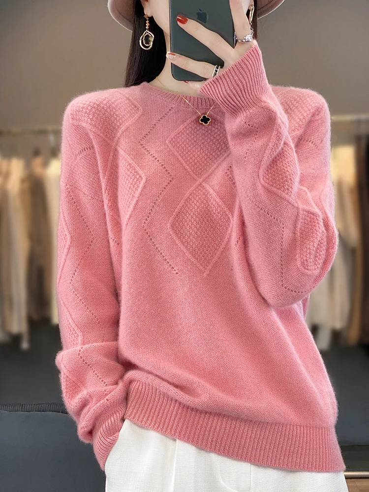 Damen Weicher Rautenmuster-Pullover im Mohair‑Look mit feiner Ajourstruktur und Rundhalsausschnitt Nord Taschen