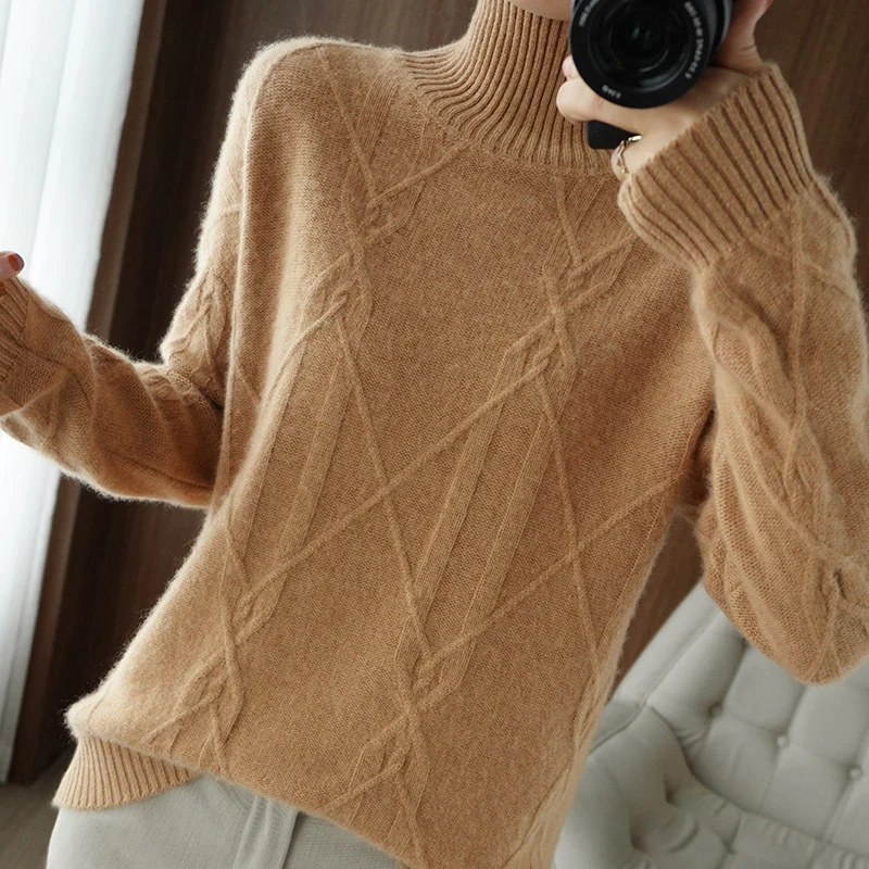 Damen Weicher Mohair‑Look Pullover mit hohem Rippkragen, Zopfmotiv und kastiger Oversize‑Passform Nord Taschen