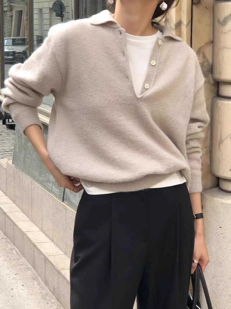 Damen Weicher Kapuzenpullover im Mohair‑Look mit tiefem V‑Ausschnitt und halber Knopfleiste Nord Taschen