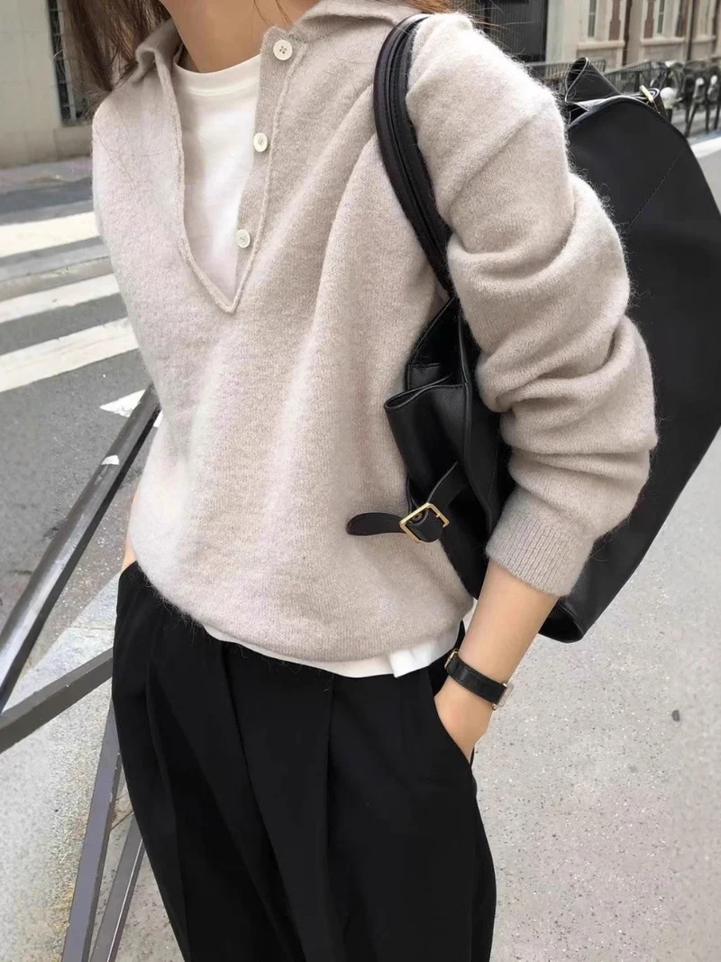 Damen Weicher Kapuzenpullover im Mohair‑Look mit tiefem V‑Ausschnitt und halber Knopfleiste Nord Taschen