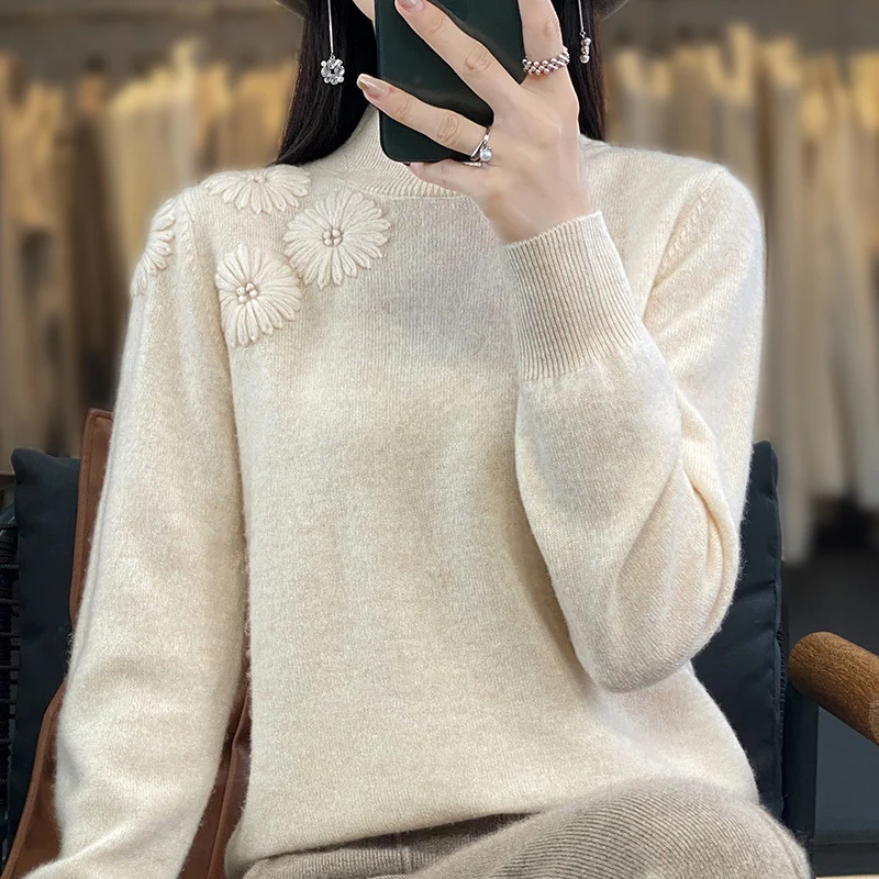 Damen Weicher Feinstrickpullover mit kurzem Stehkragen, 3D‑Blütenapplikation und gerippten Bündchen Nord Taschen