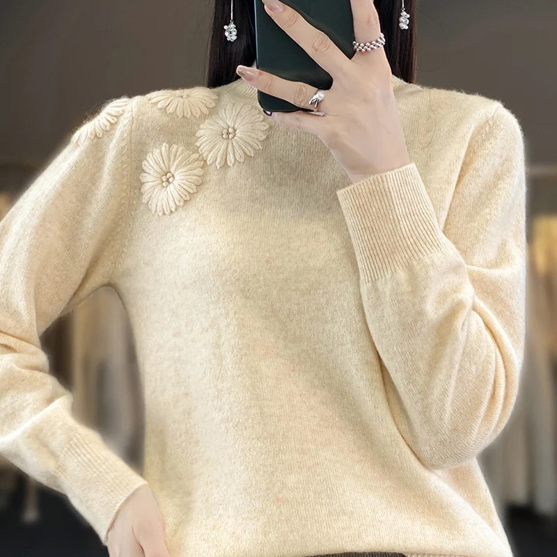 Damen Weicher Feinstrickpullover mit kurzem Stehkragen, 3D‑Blütenapplikation und gerippten Bündchen Nord Taschen