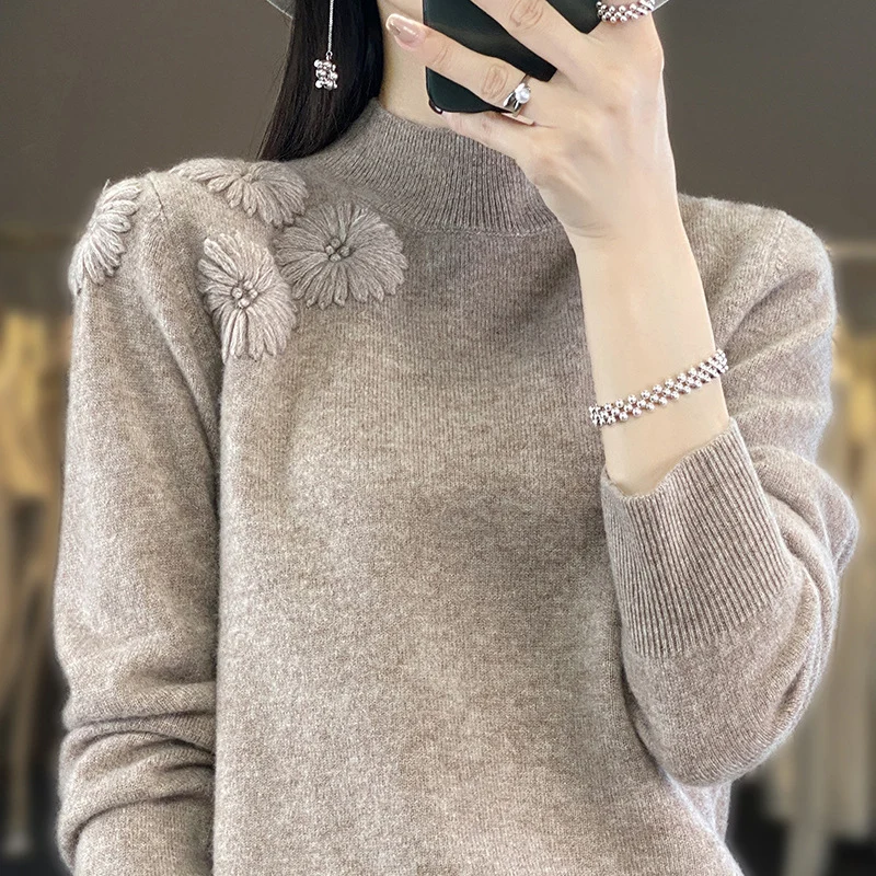 Damen Weicher Feinstrickpullover mit kurzem Stehkragen, 3D‑Blütenapplikation und gerippten Bündchen Nord Taschen