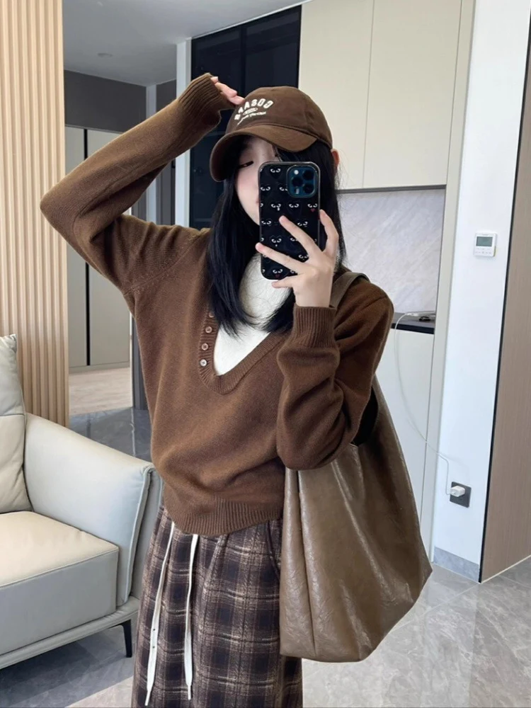 Damen Tiefer V‑Ausschnitt Feinstrickpullover mit Layering‑Effekt und leichter Taillierung Nord Taschen