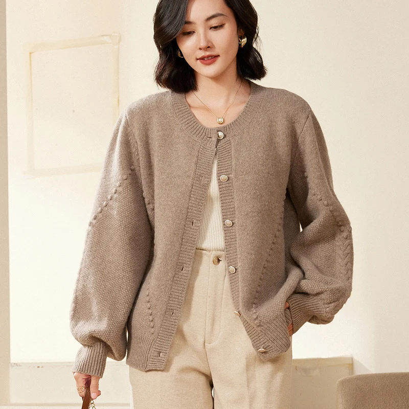 Damen Strickcardigan mit Strukturmuster, Ballonärmeln und Perlmuttknopfleiste Nord Taschen