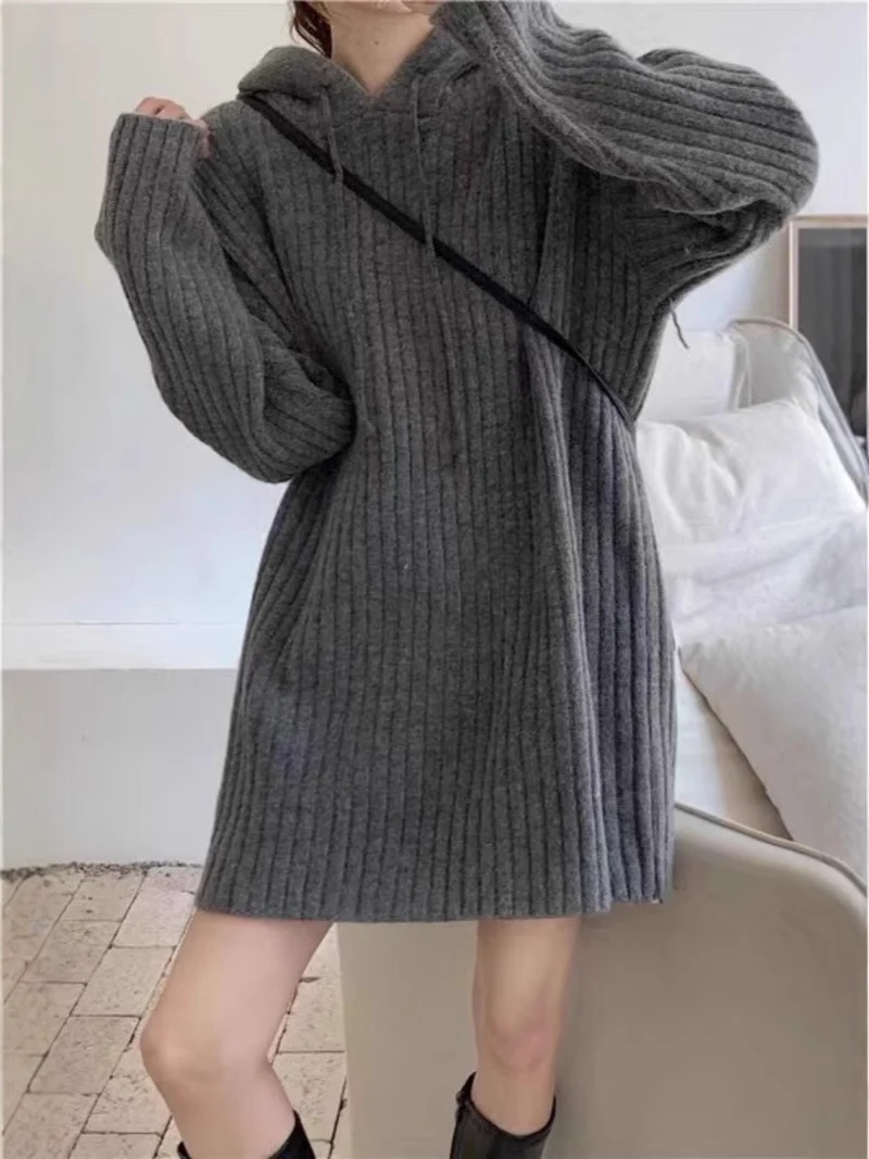 Damen Strick‑Kapuzenkleid mit gerippter Struktur und oversized Silhouette Nord Taschen