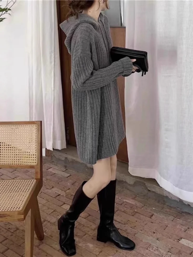 Damen Strick‑Kapuzenkleid mit gerippter Struktur und oversized Silhouette Nord Taschen