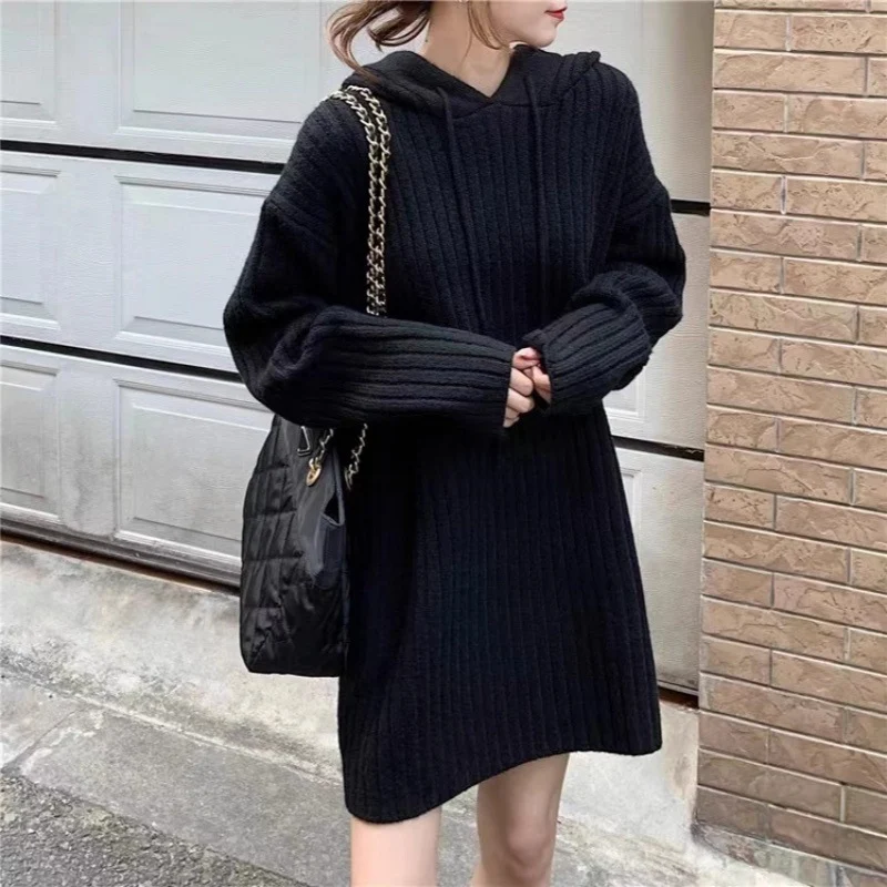 Damen Strick‑Kapuzenkleid mit gerippter Struktur und oversized Silhouette Nord Taschen