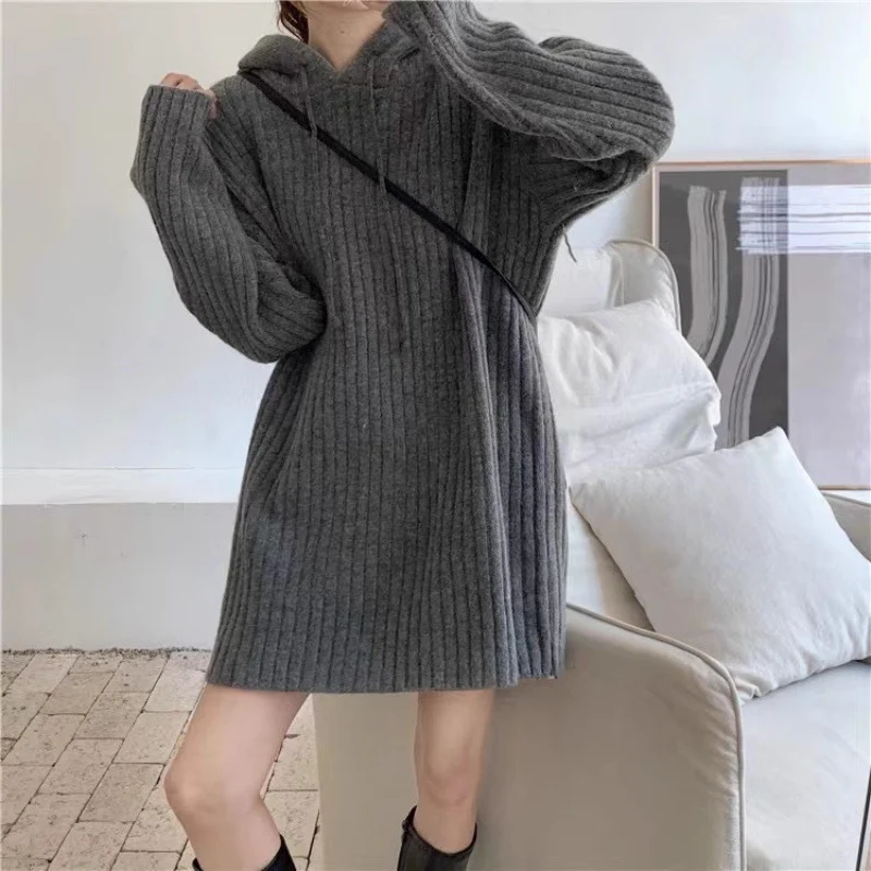 Damen Strick‑Kapuzenkleid mit gerippter Struktur und oversized Silhouette Nord Taschen
