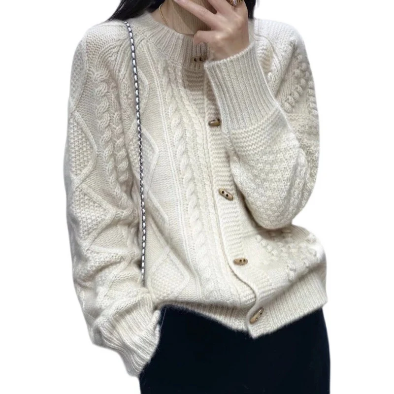 Damen Strick-Cardigan mit Zopfmuster, kastiger Oversize-Passform und Knopfleiste Nord Taschen