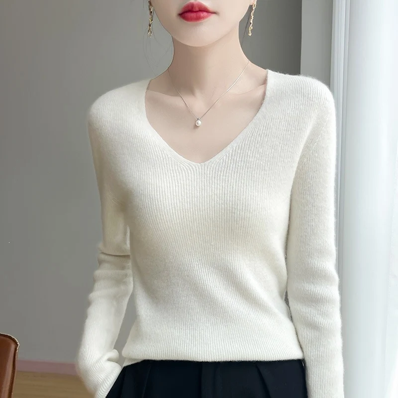 Damen Schmal geschnittener V‑Ausschnitt-Feinstrickpullover mit feiner Rippenstruktur und weicher Haptik Nord Taschen