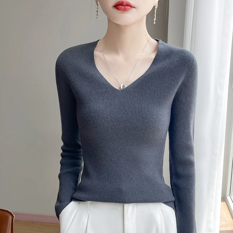 Damen Schmal geschnittener V‑Ausschnitt-Feinstrickpullover mit feiner Rippenstruktur und weicher Haptik Nord Taschen