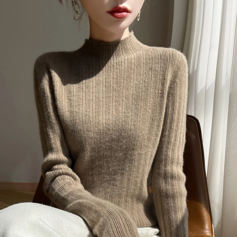 Damen Schmal geschnittener Feinstrick-Pullover mit kurzem Stehkragen und feiner Rippenstruktur Nord Taschen