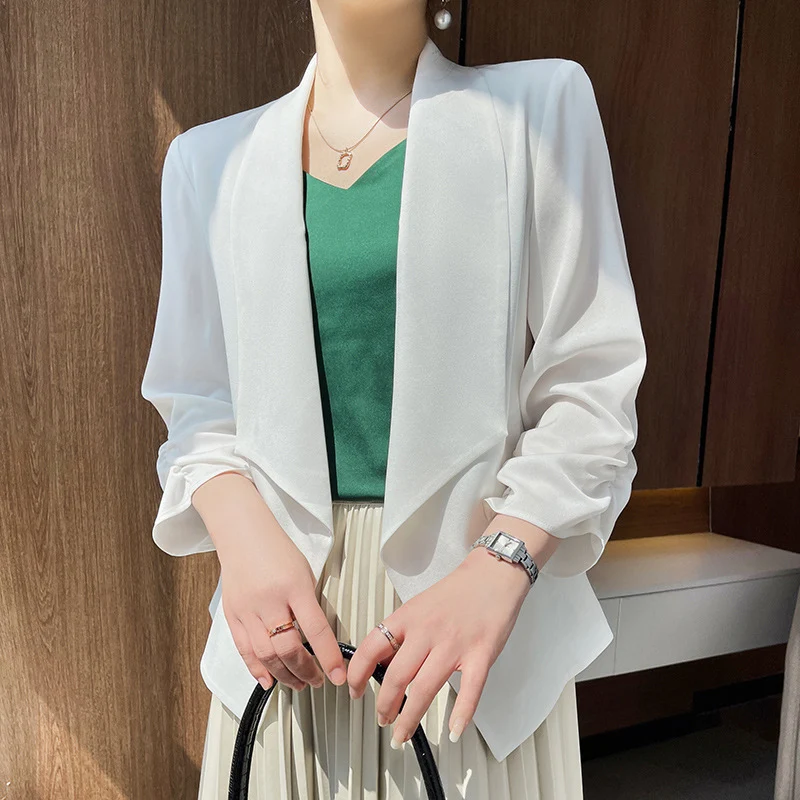 Damen Schalkragen-Blazer mit Satinbesatz, offener Front und legerer Kurzform Nord Taschen