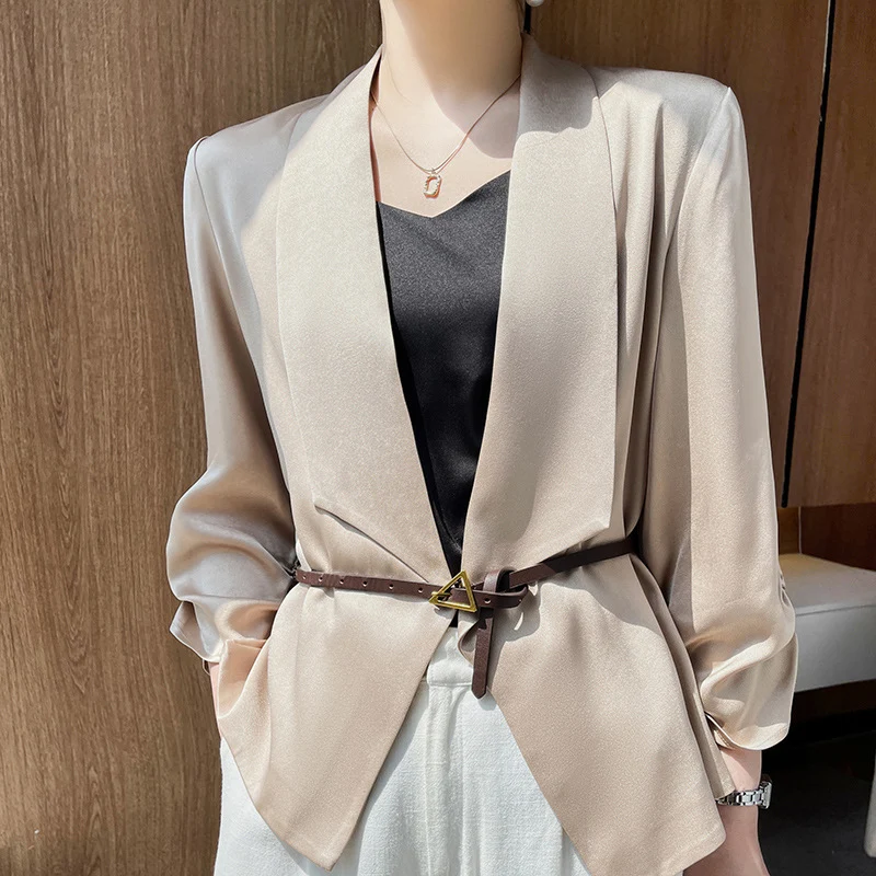Damen Schalkragen-Blazer mit Satinbesatz, offener Front und legerer Kurzform Nord Taschen
