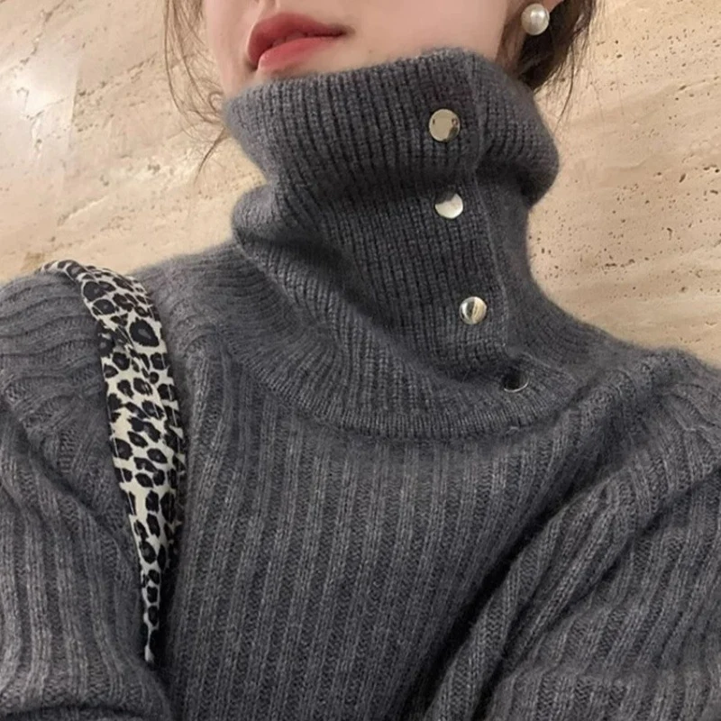 Damen Rollkragenpullover mit Druckknopf‑Leiste und feiner Rippenstruktur Nord Taschen