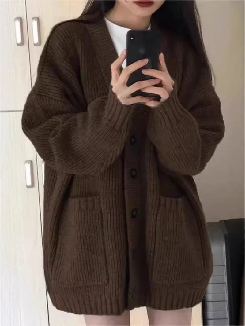 Damen Oversize Strickcardigan mit aufgesetzten Taschen und durchgehender Knopfleiste Nord Taschen