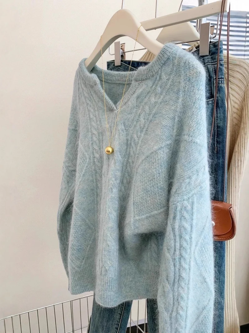 Damen Oversize Mohair-Optik Zopfmusterpullover mit V‑Ausschnitt und überschnittener Schulter Nord Taschen