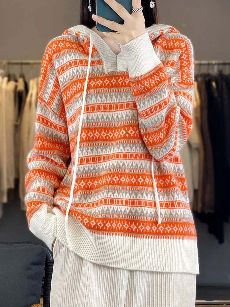 Damen Oversize Jacquard-Strickkapuzenpullover mit V‑Schlitz und gerippten Bündchen Nord Taschen