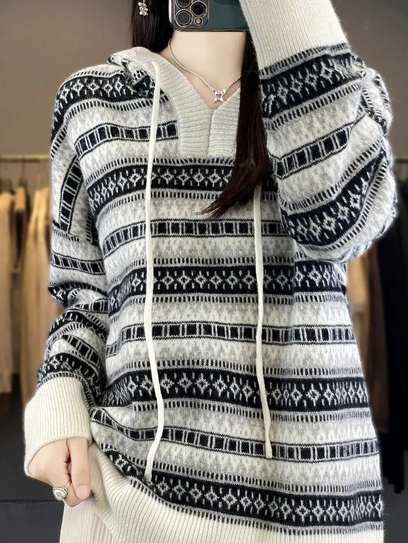 Damen Oversize Jacquard-Strickkapuzenpullover mit V‑Schlitz und gerippten Bündchen Nord Taschen