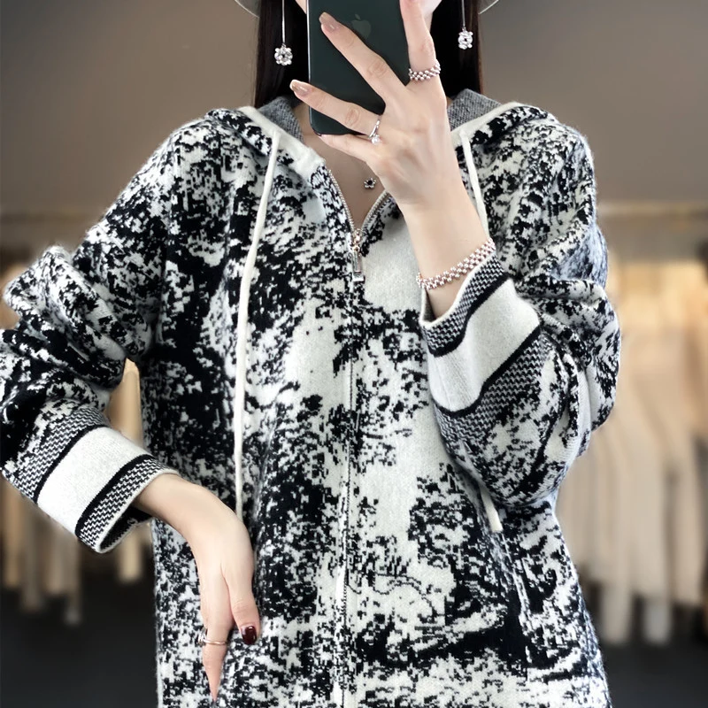Damen Oversize Jacquard-Strickjacke mit Kapuze und Reißverschluss Nord Taschen