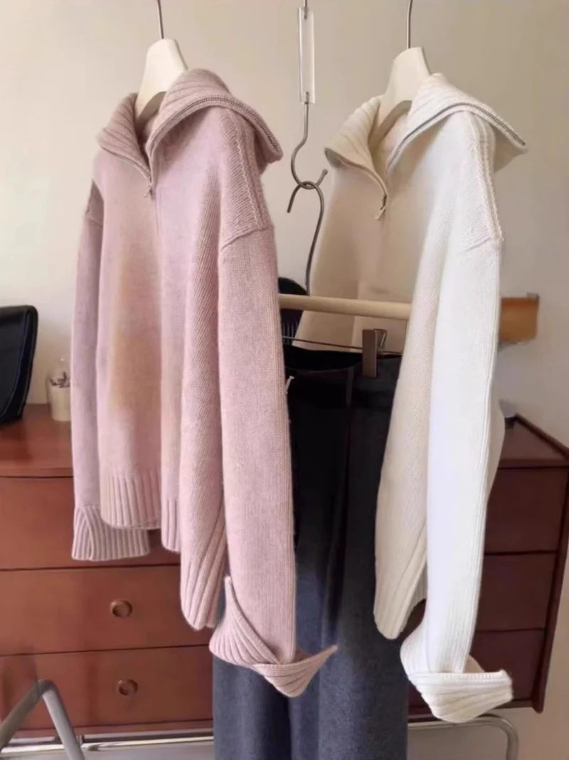 Damen Oversize Feinstrickpullover mit halbem Reißverschluss und weitem Rollkragen Nord Taschen