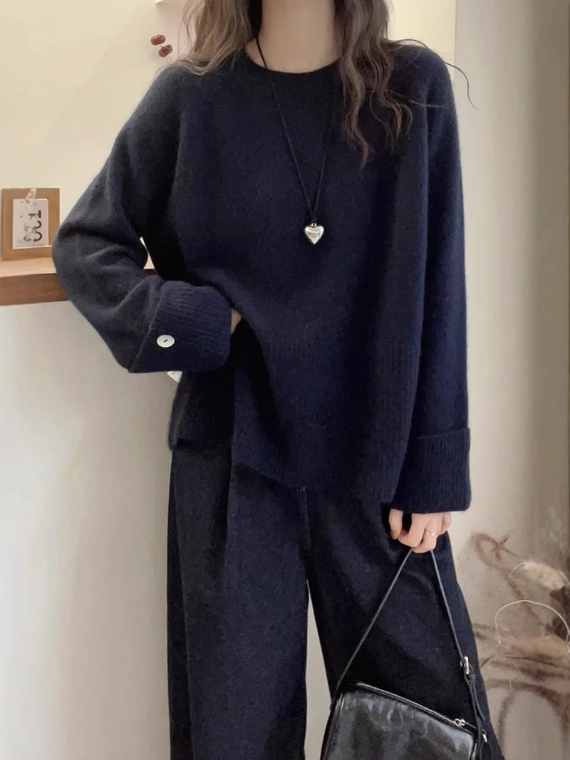 Damen Oversize‑Feinstrickpullover mit breitem Rippbund, extraweiten Ärmelabschlüssen und Zierknopf Nord Taschen