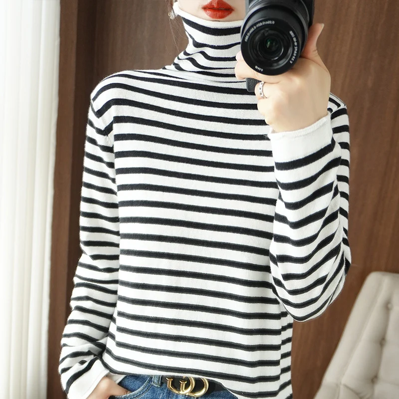 Damen Maritimer Feinstrick-Turtleneck mit feinem Streifenmuster und schlanker Passform Nord Taschen