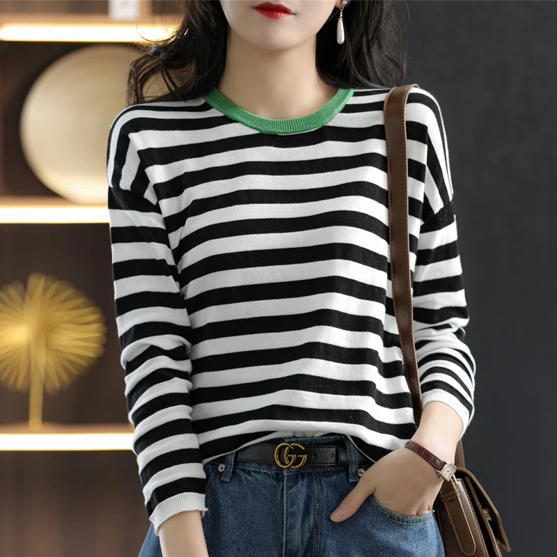 Damen Maritim-inspiriertes gestreiftes Feinstrick-Shirt mit weitem Boot-Ausschnitt und Kontrastkante Nord Taschen