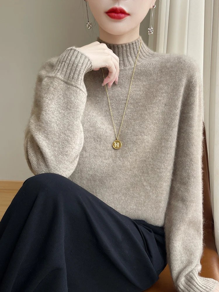 Damen Luxusweicher Midweight-Mockneckpullover aus Angora‑Optik mit feiner Rippe und entspannter Silhouette Nord Taschen