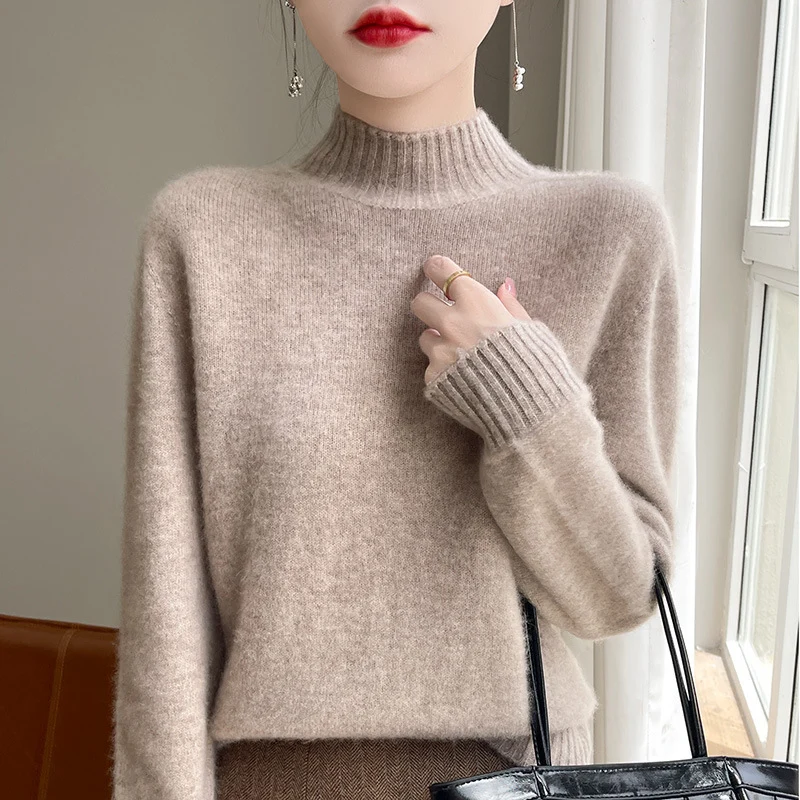 Damen Luxusweicher Midweight-Mockneckpullover aus Angora‑Optik mit feiner Rippe und entspannter Silhouette Nord Taschen